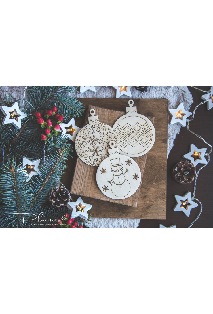 Bombki personalizowane z drewna