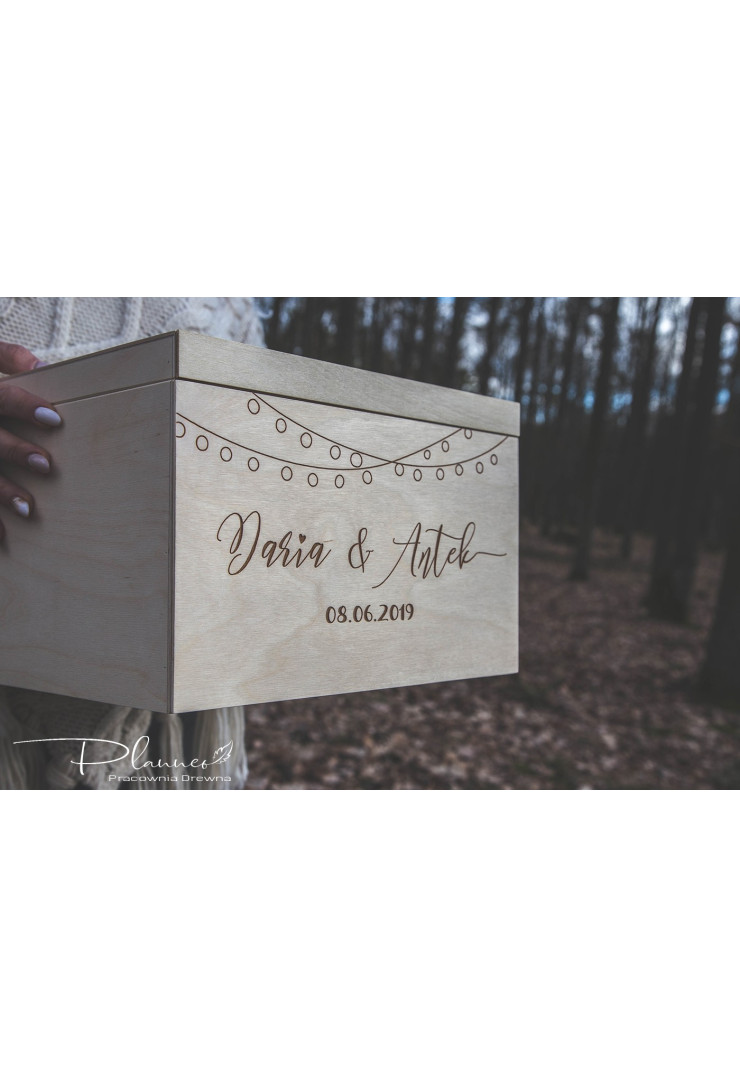 Grawerowana skrzynka na koperty lampki