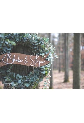 Wstęga z imionami z drewna