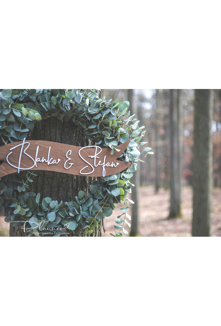 Wstęga z imionami z drewna