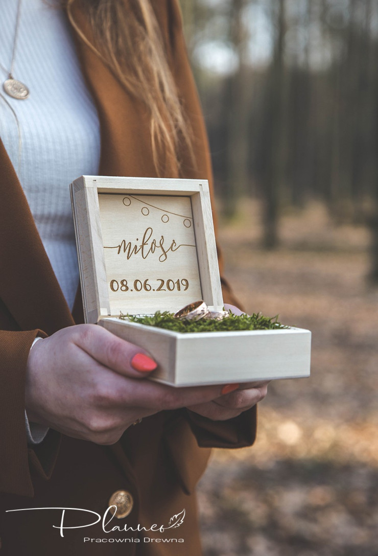 Drewniane pudełko na obrączki