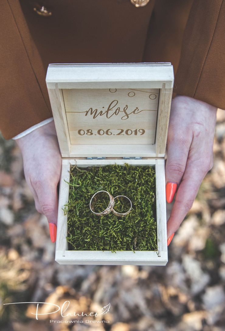 Grawerowane pudełko na obrączki