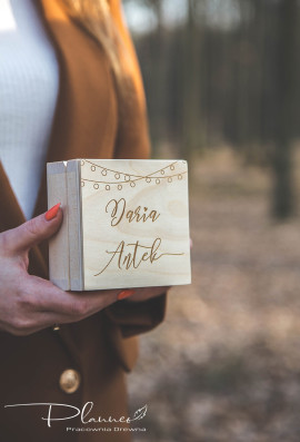 Drewniane grawerowane pudełko na obrączki