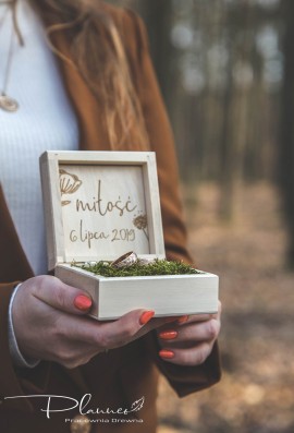 Drewniane grawerowane pudełko na obrączki
