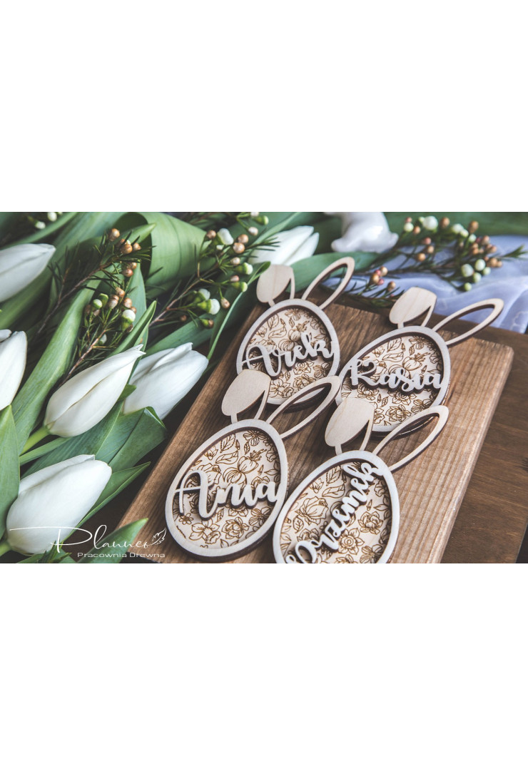 Drewniane jajka z imionami na Wielkanoc