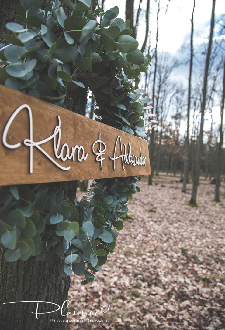 Deska drewniana z imionami Pary Młodej