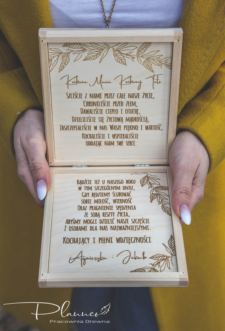 Drewniane grawerowane pudełko prośba o błogosławieństwo