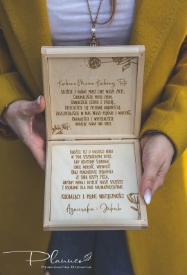 Drewniane grawerowane pudełko prośba o błogosławieństwo kwiaty