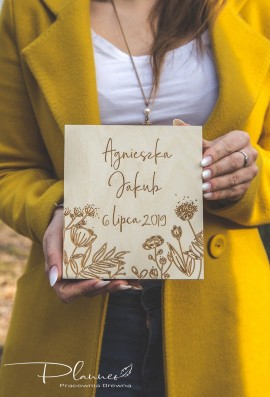 Grawerowane pudełko prośba o błogosławieństwo kwiaty