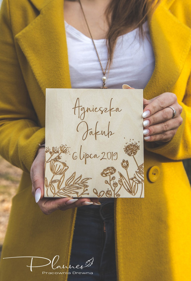 Grawerowane pudełko prośba o błogosławieństwo kwiaty