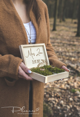 Drewniane grawerowane pudełko na obrączki