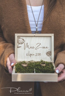 Drewniane grawerowane pudełko na obrączki