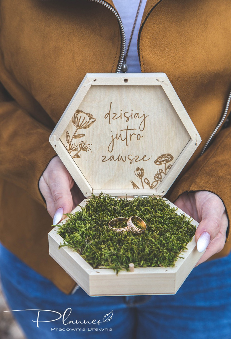 Grawerowane pudełko na obrączki