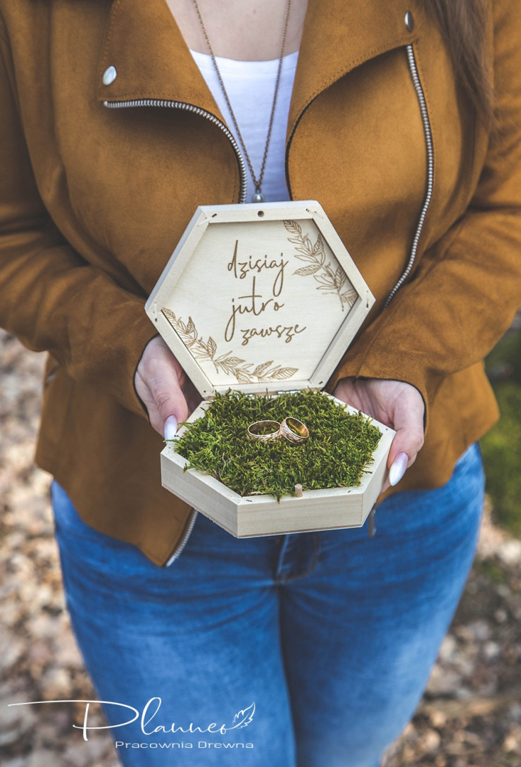 Drewniane pudełko na obrączki