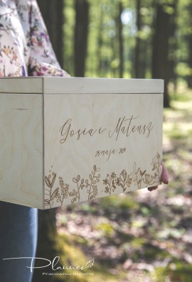 Drewniana grawerowana skrzynka na koperty natura
