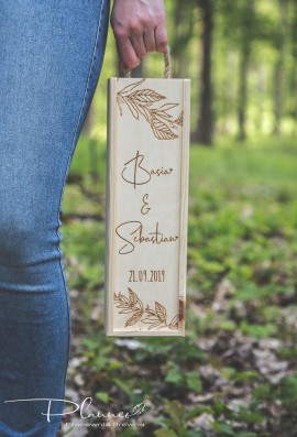 Drewniana grawerowana skrzynka na wino liście