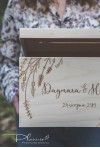 Drewniana grawerowana skrzynka na koperty