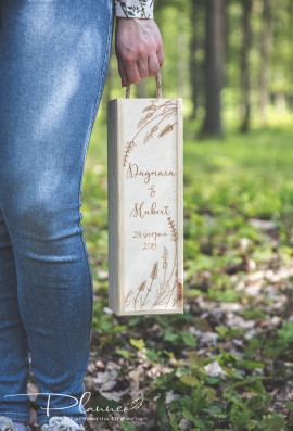 Drewniana grawerowana skrzynka na wino