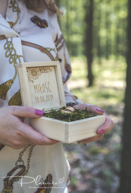 Drewniane grawerowane pudełko na obrączki