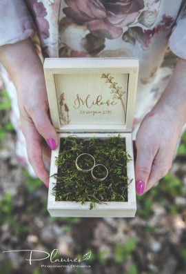 Drewniane grawerowane pudełko na obrączki