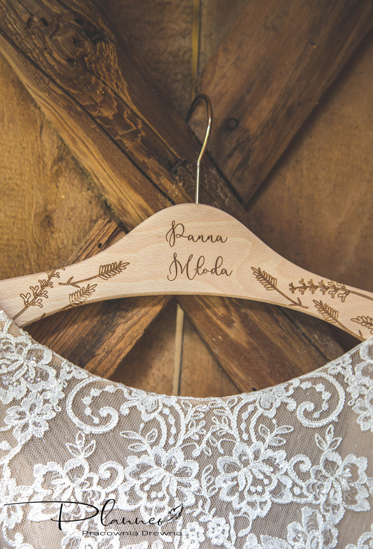 Drewniany wieszak Panna Młoda