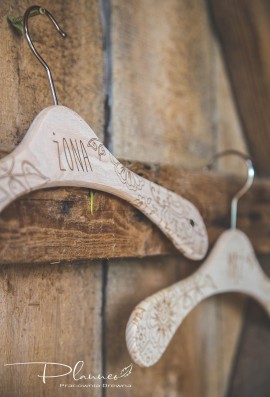 Wieszaki grawerowane