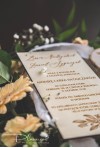 Drewniane grawerowane zaproszenia ślubne liście