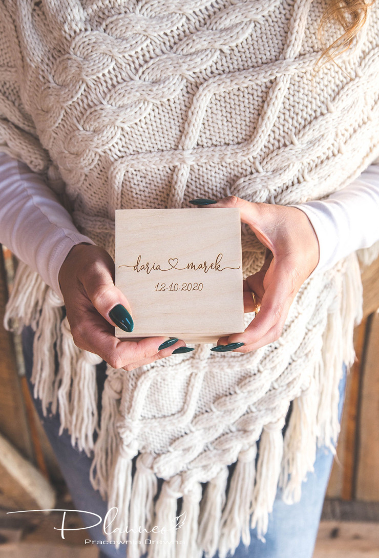 Grawerowane pudełko na obrączki