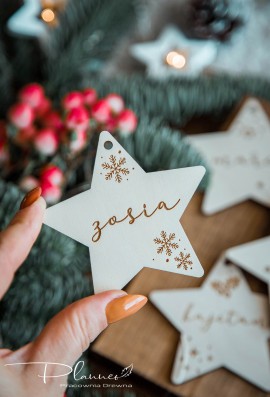 Grawerowane bombki z drewna