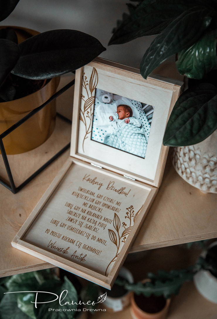 Drewniana szkatułka dla Babci