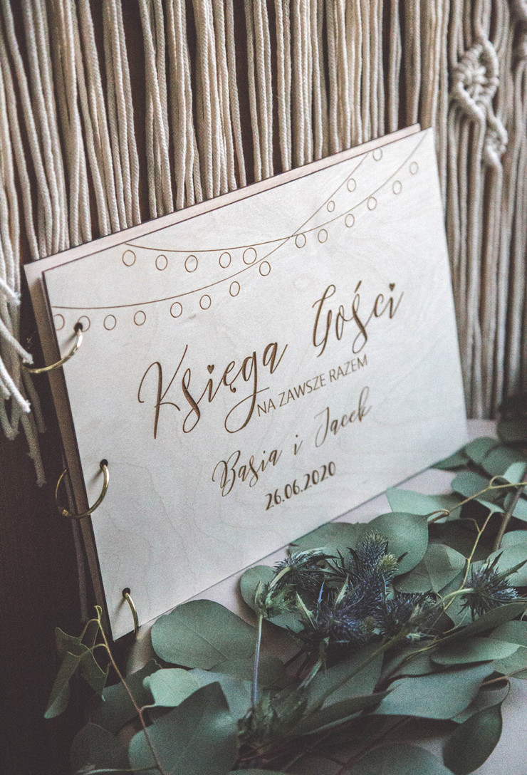 Drewniana grawerowana Księga Gości z imionami