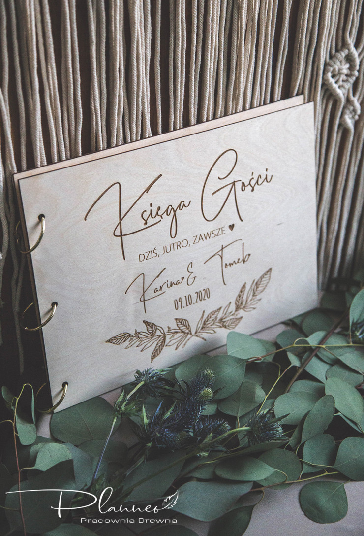 Drewniana grawerowana Księga Gości lampki