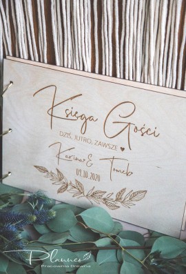 Drewniana grawerowana Księga Gości z imionami