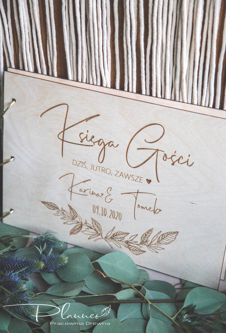 Drewniana grawerowana Księga Gości z imionami