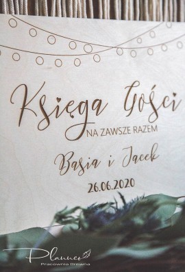 Drewniana grawerowana Księga Gości lampki