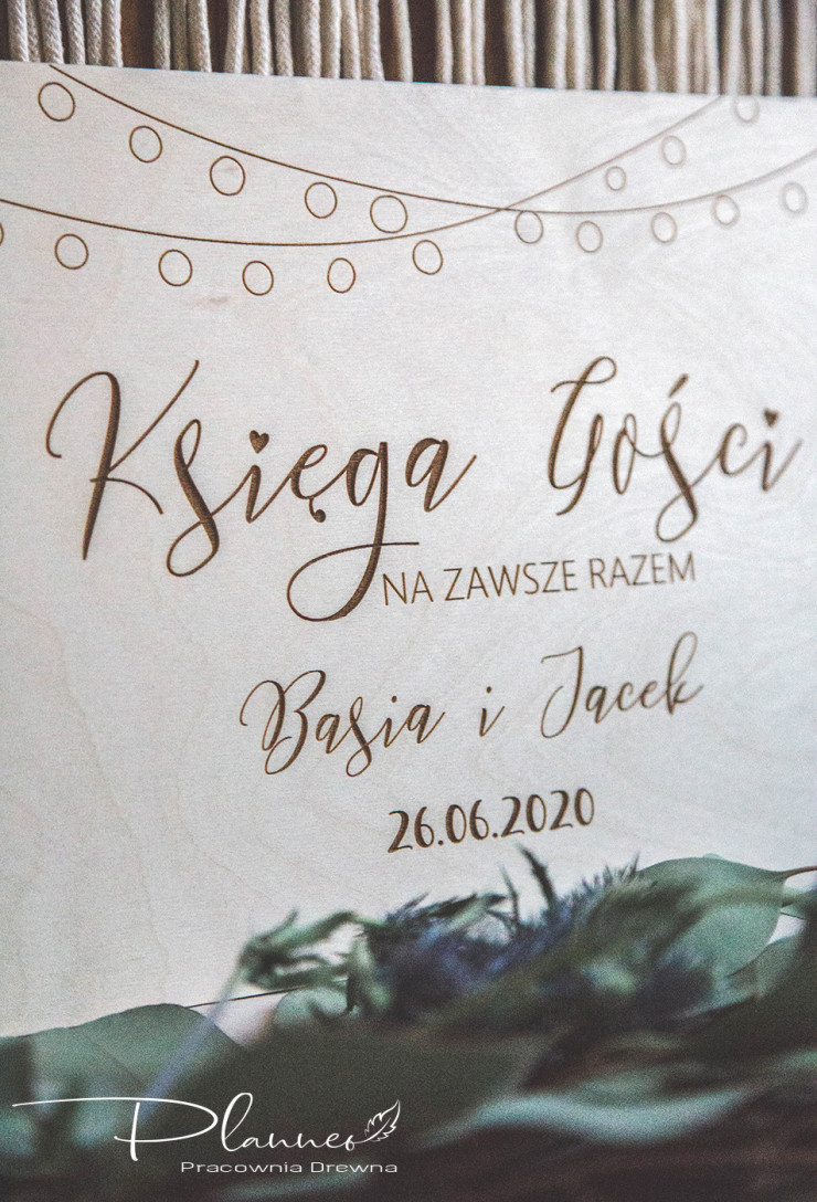 Drewniana grawerowana Księga Gości lampki