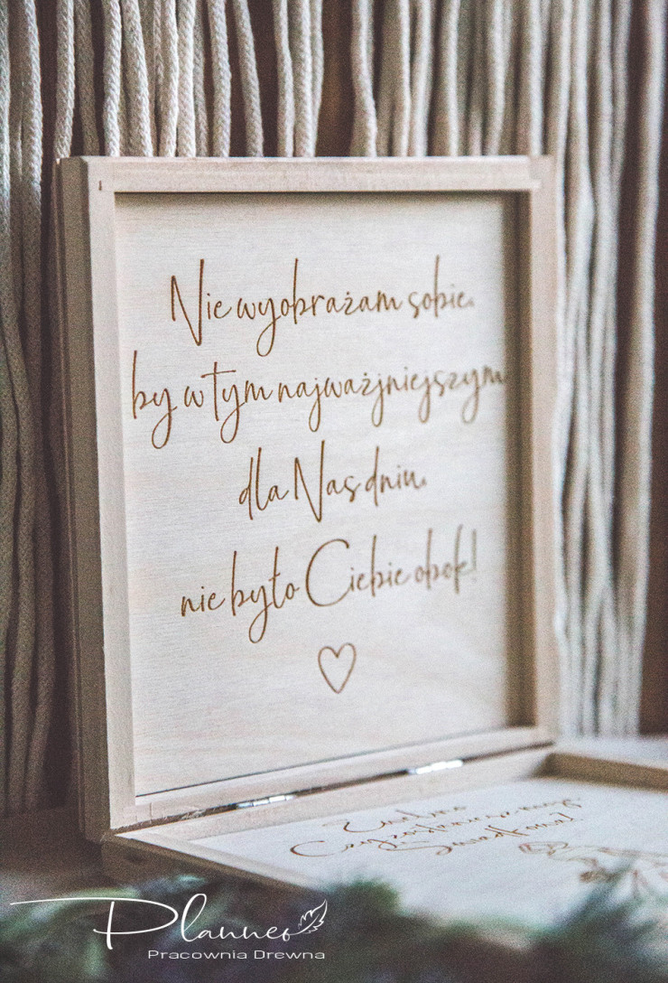 Szkatułka prośbą o świadkowanie