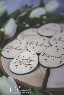 Drewniane jajka z życzeniami