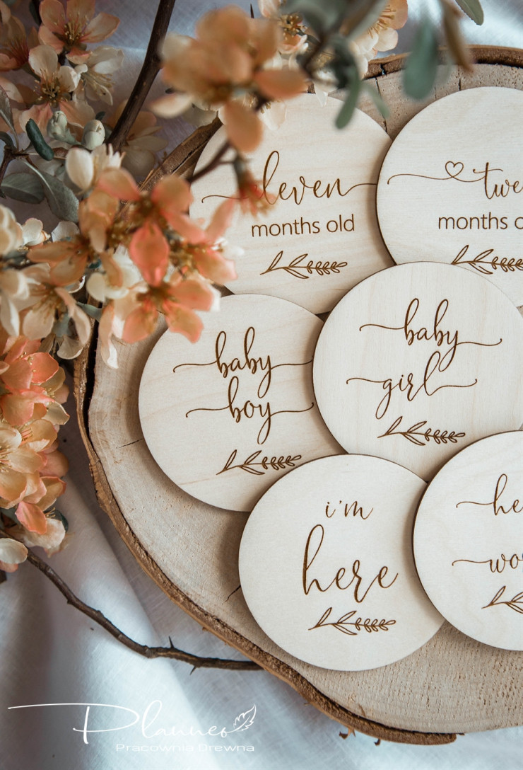 Tabliczki z miesiącami po angielsku