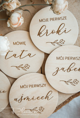 Tabliczki do zdjęć z pierwszymi krokami