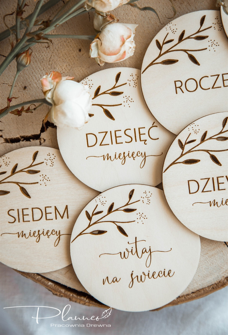 Tabliczki z miesiącami liście