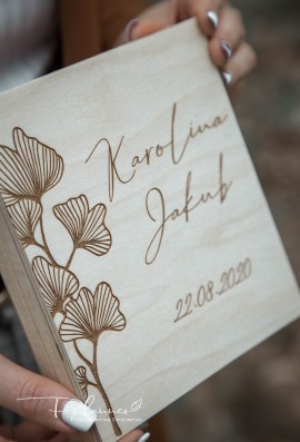 Drewniane grawerowane pudełko prośba o błogosławieństwo miłorząb