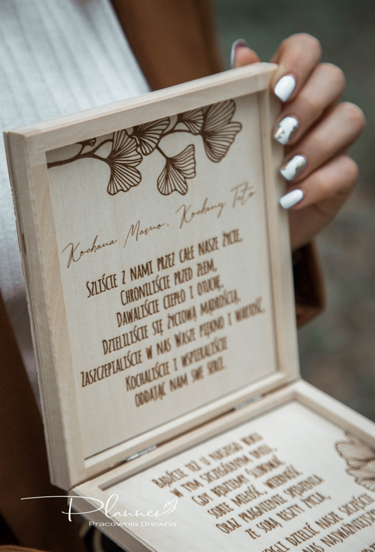 Grawerowane pudełko prośba o błogosławieństwo