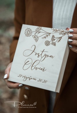 Drewniane grawerowane pudełko prośba o błogosławieństwo stokrotki