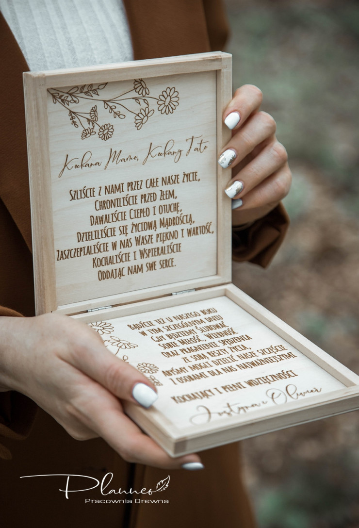 Grawerowane pudełko prośba o błogosławieństwo