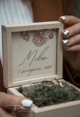 Drewniane grawerowane pudełko na obrączki