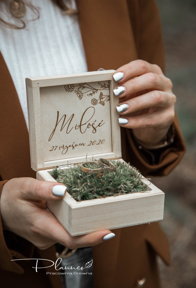 Grawerowane pudełko na obrączki