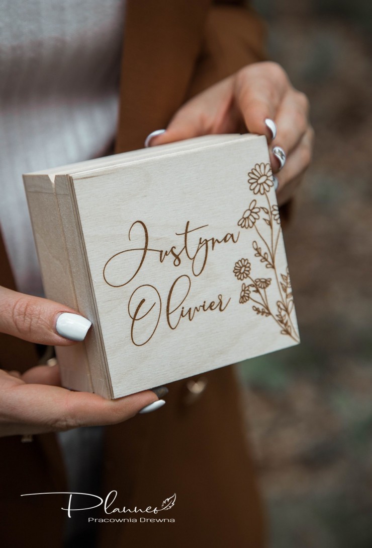 Drewniane grawerowane pudełko na obrączki