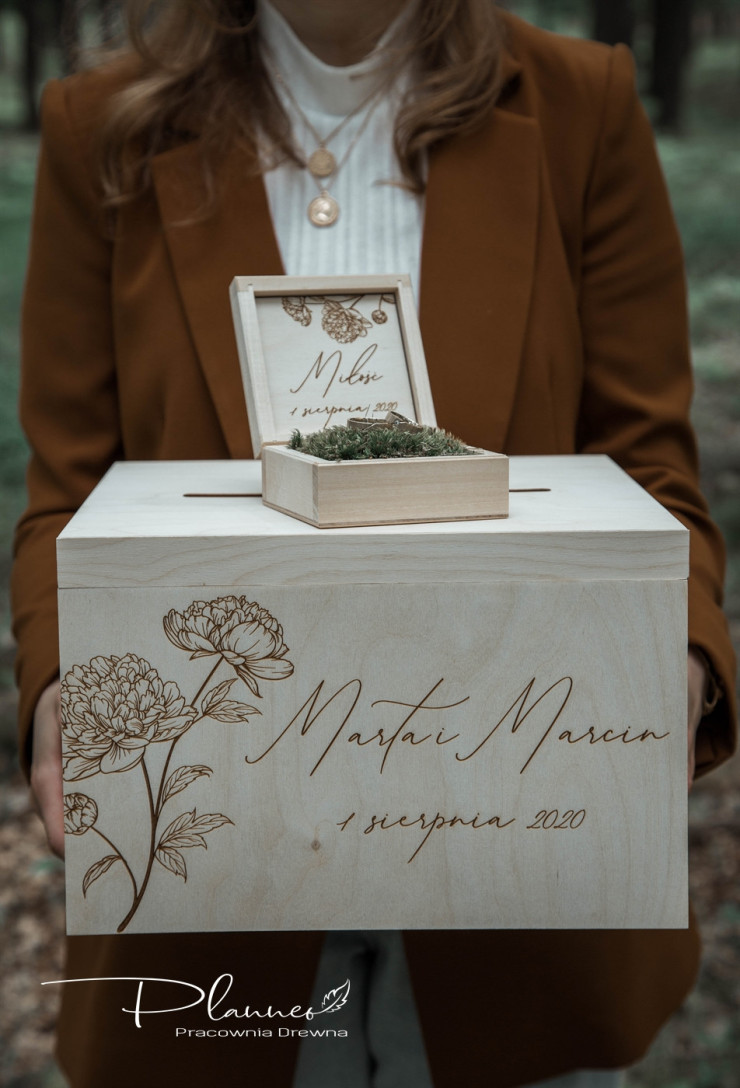 Drewniany grawerowany komplet skrzynka na koperty oraz pudełko na obrączki piwonie