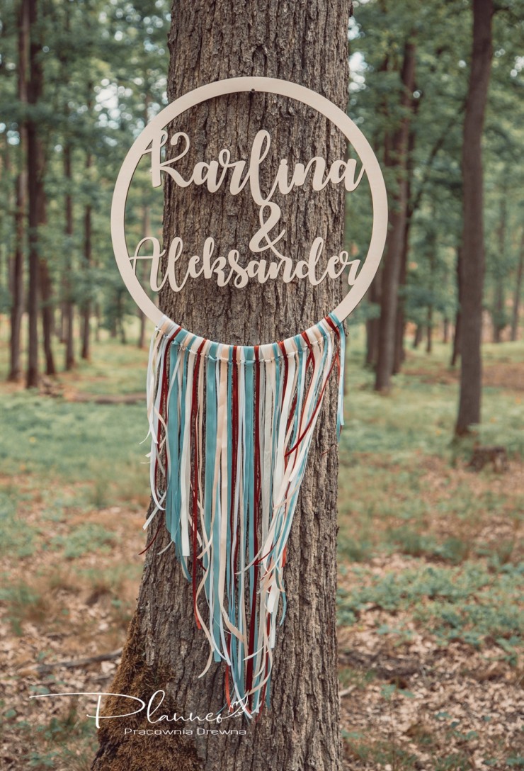 Drewniana obręcz imiona Pary Młodej ze wstążkami